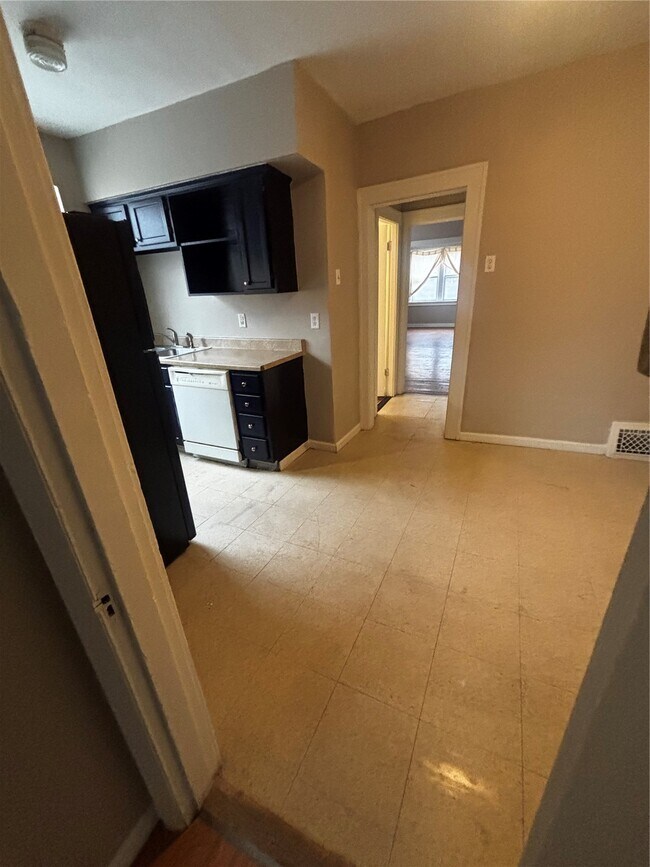 Foto del edificio - 5043 Alaska Ave