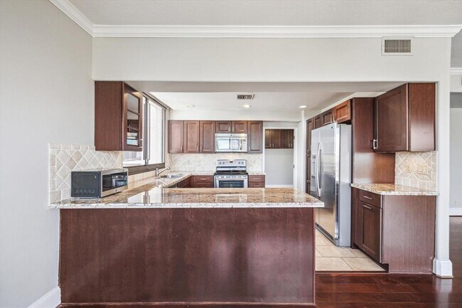 Building Photo - 49 Briar Hollow Ln