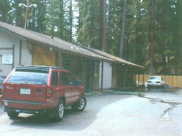 Building Photo - Alpine Apartments