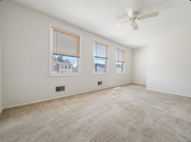 Foto del edificio - 114 Drexel Dr