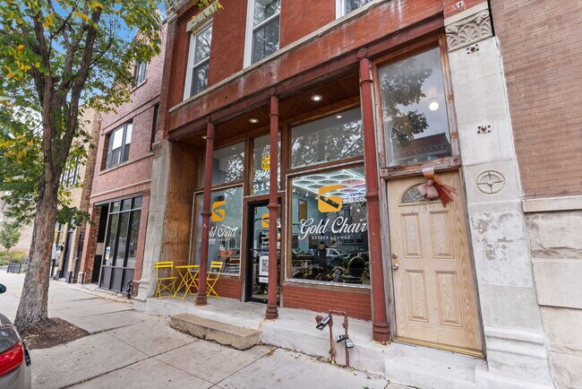 Foto del edificio - 2139 W Chicago Ave