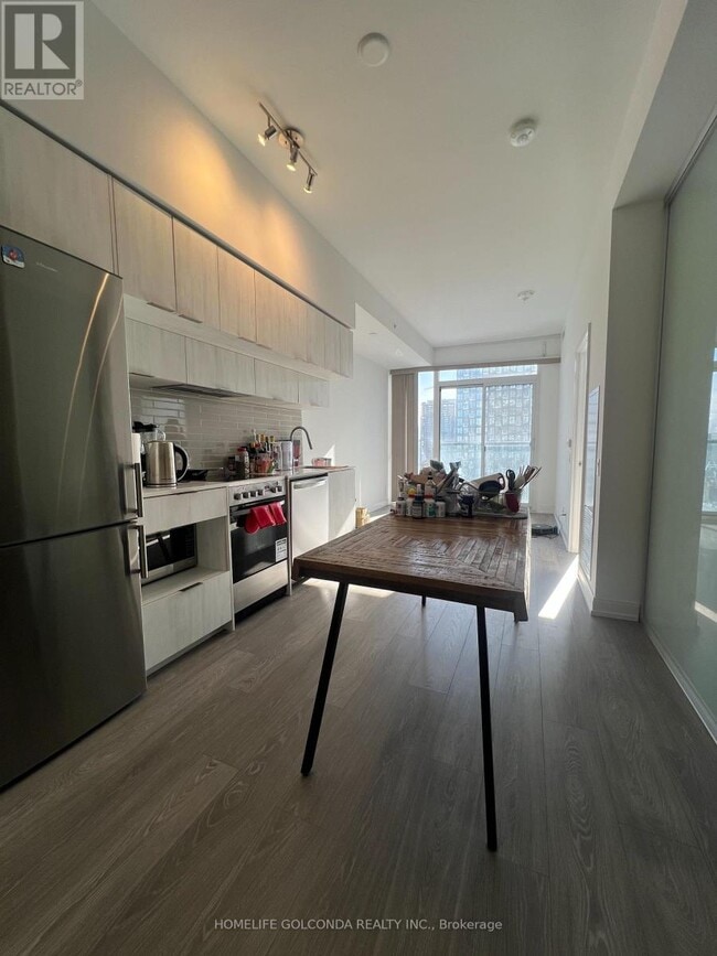 Building Photo - 181 Dundas St E