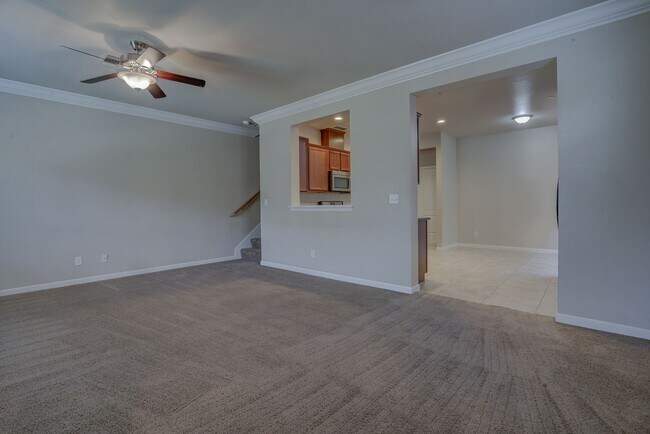 Foto del edificio - BEAUTIFUL 4 BED 2.5 BATH HOME IN REDDING -...