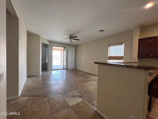 Foto del edificio - 11730 W Grant St