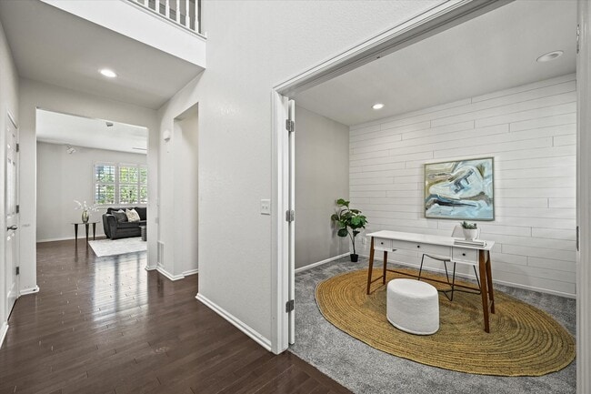 Building Photo - Beautiful 5 Bedroom Home- Move in Ready- C...