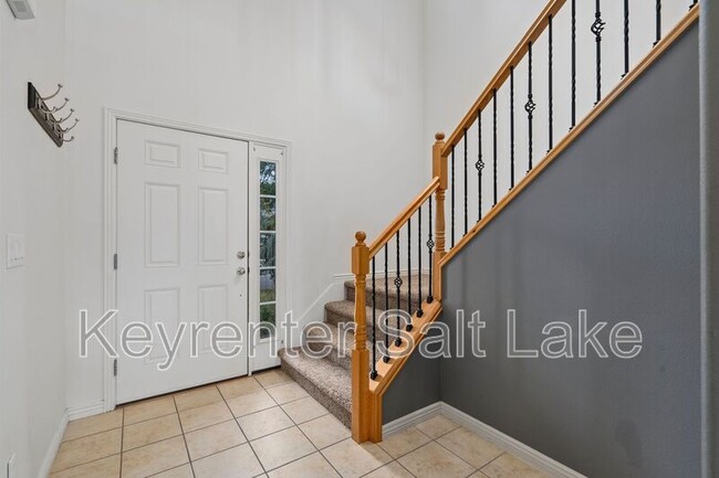 Building Photo - 1508 N June St