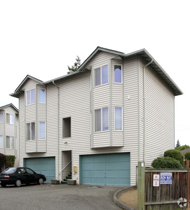 Foto del edificio - Burgandy Townhomes