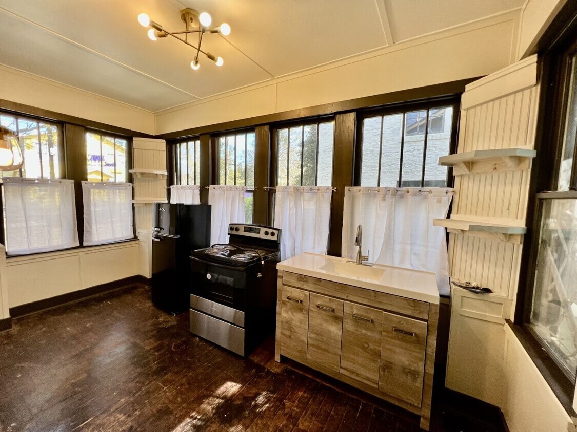 Foto del edificio - 408 E State St