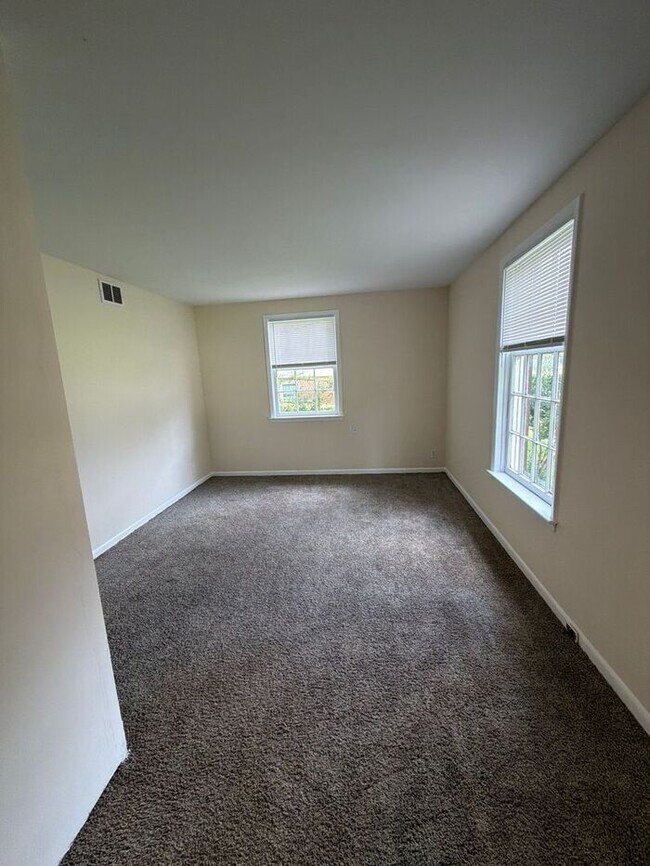 Building Photo - T.R. Lawing Realty Property