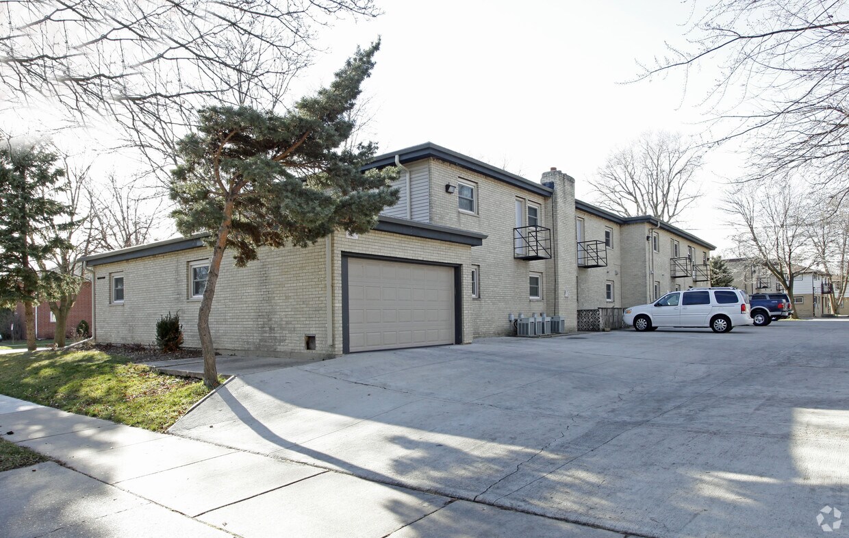 Foto del edificio - 1802-1806 Lake Point Dr