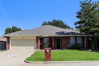 Building Photo - 815 Ackers Dr