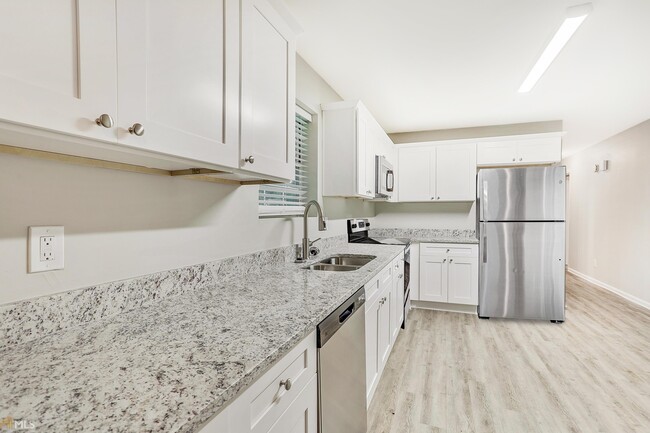 Foto del edificio - 6297 Silver Creek Ln