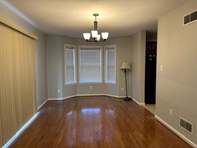 Foto del edificio - 1841 Vista Dr