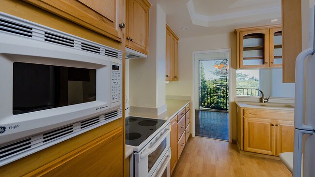 Foto del edificio - 1330 University Dr