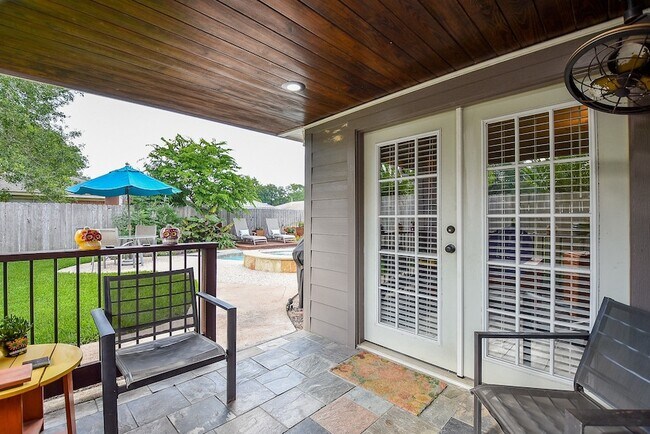 Foto del edificio - 1918 Quail Grove Ln