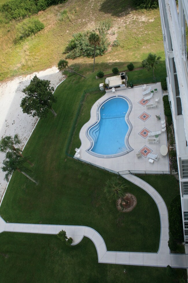 Foto del edificio - 2131 NW Lakeview Dr