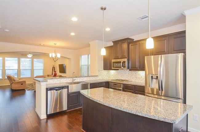 Foto del edificio - 10014 Spring Shadows Park Cir