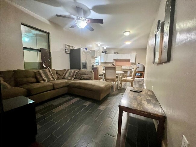 Foto del edificio - 17363 Mercury Rd