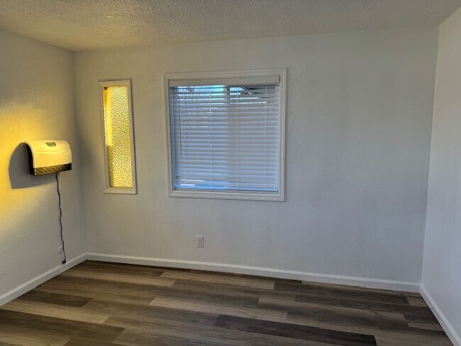 Foto del edificio - 624 Berrydale Ave