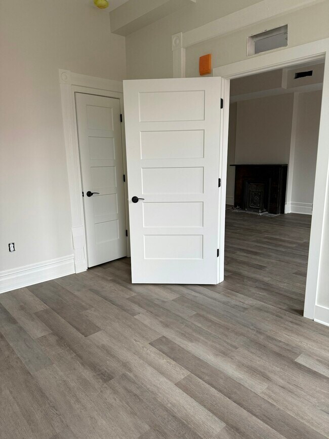 Foto del edificio - 106 E Erie St