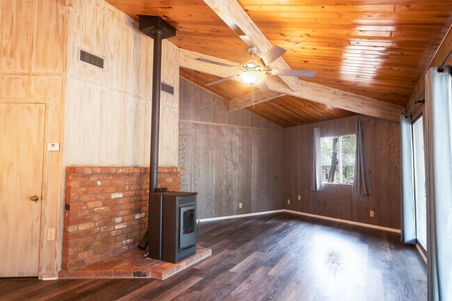 Foto del edificio - 2 Bed / 2 bath ~ Octagon Home, So Cute