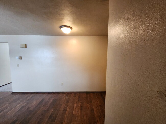 Building Photo - FREE 1st Month Rent