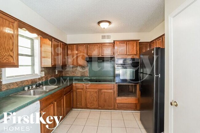 Building Photo - 6014 Harvest Hill Cove