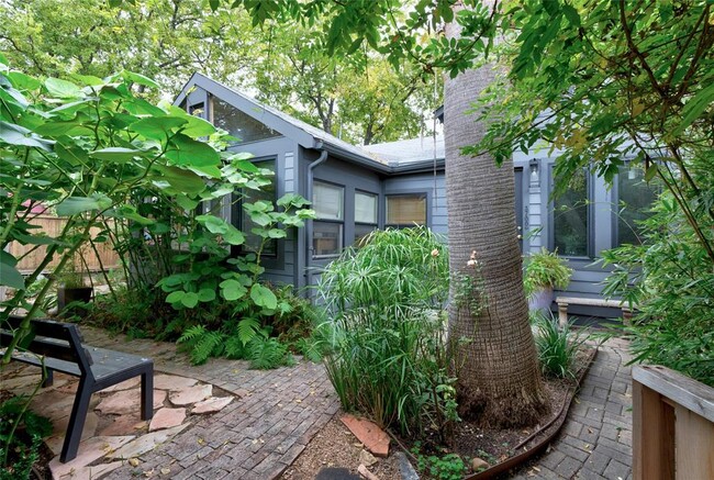 Building Photo - 3700 1/2 Kerbey Ln