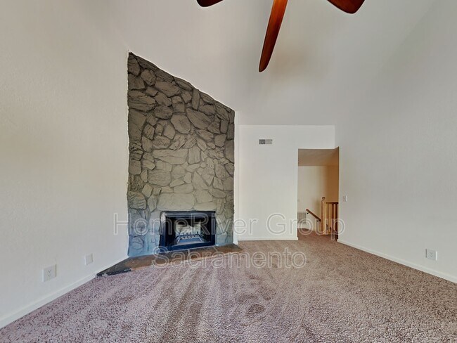 Building Photo - 7949 La Riviera Dr