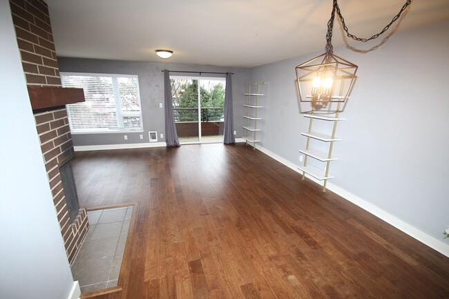 Building Photo - SEATTLE 2 BED, 1 BATH CONDO FOR RENT AVAIL...