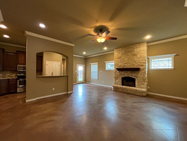 Foto del edificio - 4 Bedroom Single Family Home:  Available Now!