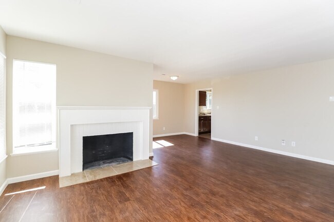 Building Photo - 513 Faria St