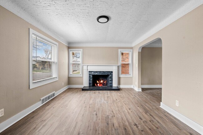 Building Photo - This beautifully updated 3-bedroom, 1-bath single-family home is ready for move-in!