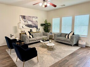 Building Photo - 142 E Spindle Tree Cir