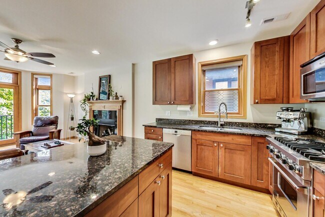 Building Photo - 4010 S Drexel Blvd