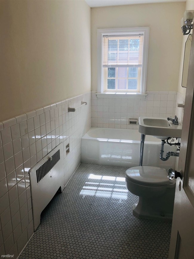 Building Photo - 2 br, 1 bath  - 312 Washington St
