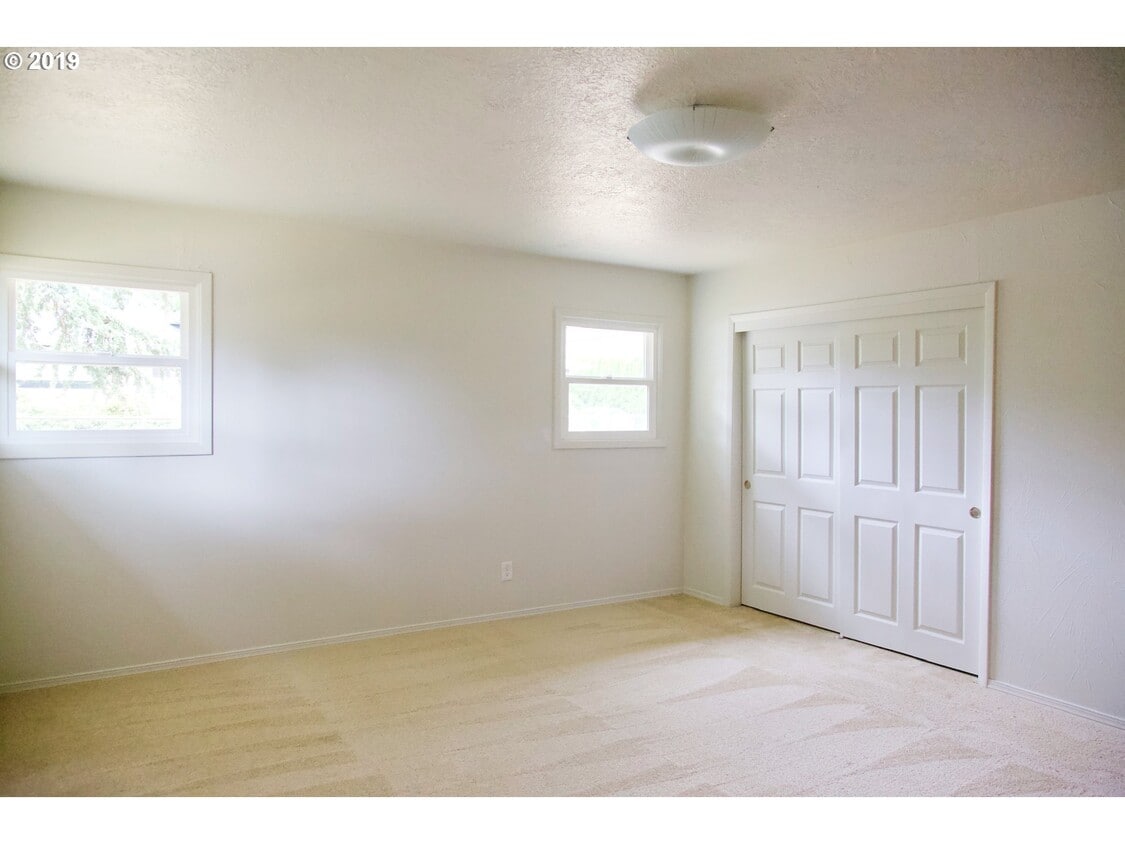Large Bedroom - 15421 SE Stark Street