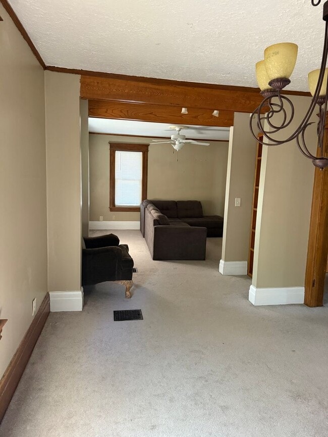 Building Photo - 209 S Goodman St