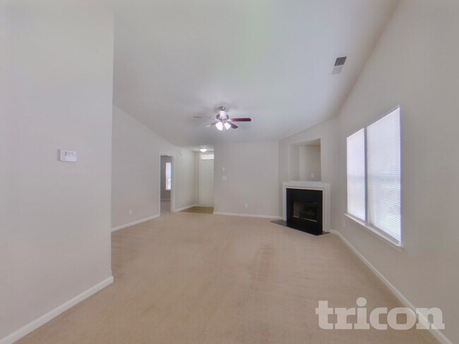 Foto del edificio - 3033 Salmon River Dr
