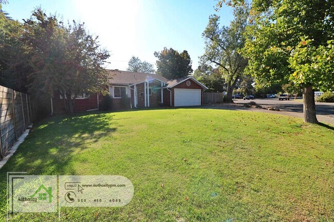 Building Photo - 2202 Canal Dr