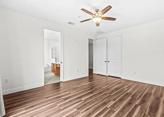 Building Photo - 536 NW 39th Cir