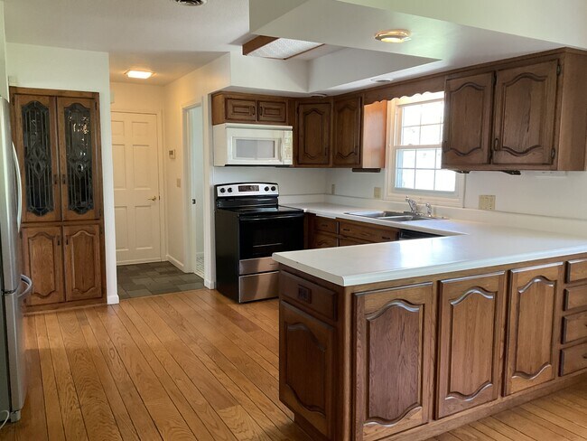 Building Photo - 3715 Marigold Dr