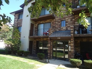 Building Photo - 14785 Lake View Dr