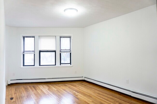 Building Photo - 427 Walnut Ave