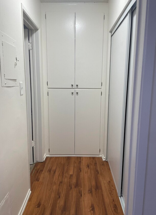 Foto del edificio - Cozy 1 bedroom unit located in Canoga Park with Laundry On-site and Community Pool!