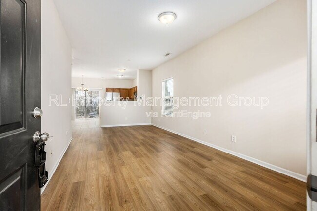 Foto del edificio - 1273 Grove Dr