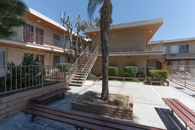 Building Photo - Studio Pointe Apartments
