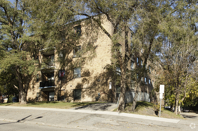 Building Photo - Parklawn Apartments