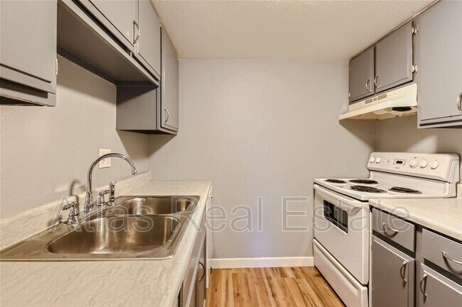 Foto del edificio - 636-636 N Shields St