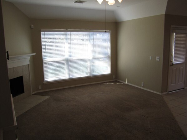 Foto del edificio - 3502 Schumann Oaks Dr